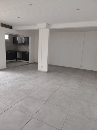  Appartement à louer 2 pièces 95 m²