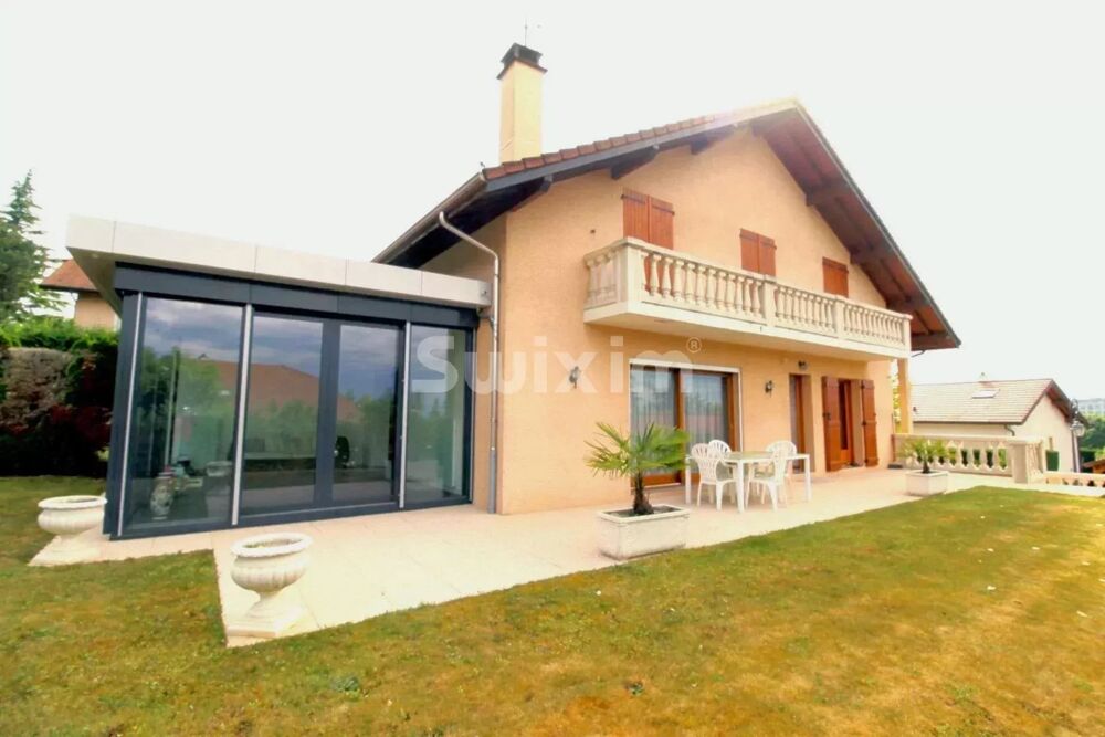Vente Maison Maison familiale proche Genève avec piscine semi-enterrée Archamps