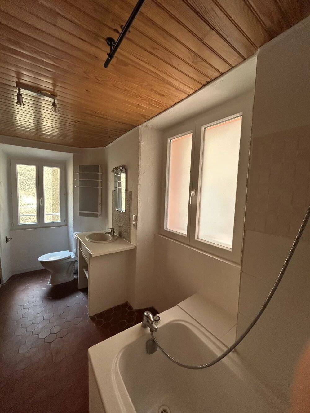 Location Appartement Trois pièces de 72m² en triplex Puget-théniers
