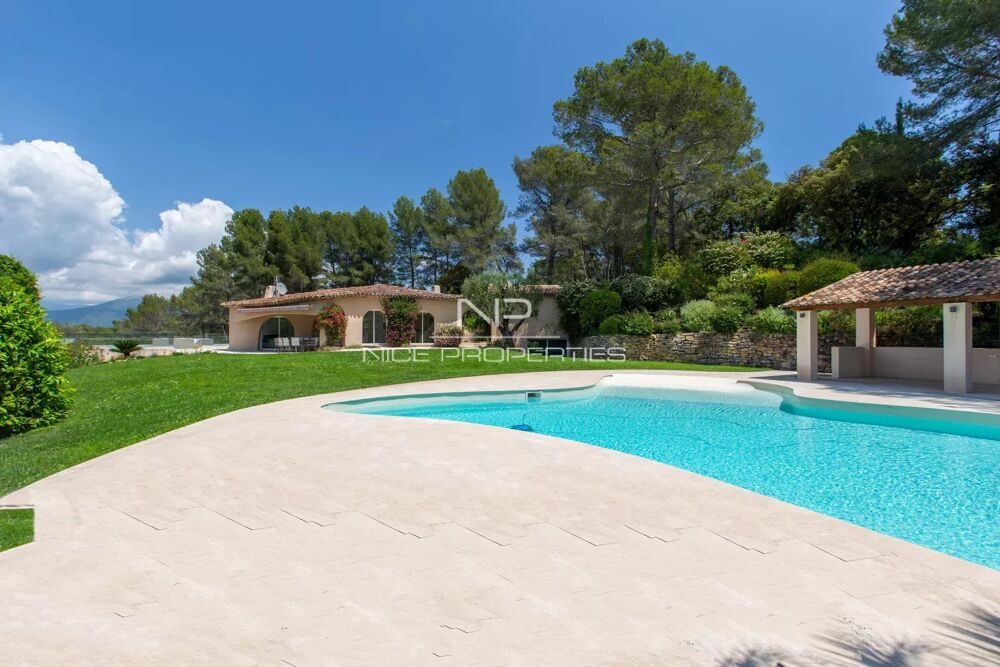 Somptueuse propriété de 540 m² avec piscine et garage, sur un pa