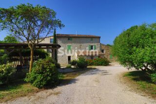  Villa à vendre 15 + pièces 750 m²