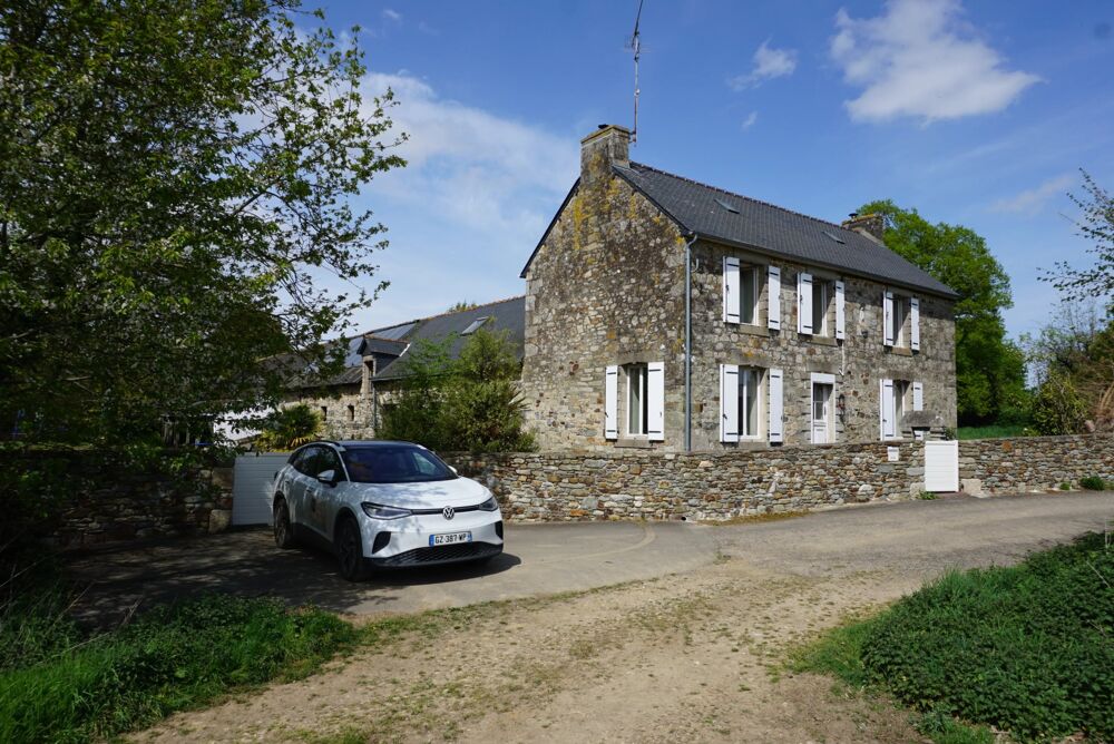 NOYAL-PONTIVY Maison de campagne avec hangar sur une parcelle de