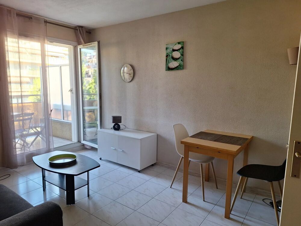 Location Appartement Studio de 21m² dans une villa avec une terrasse Nice