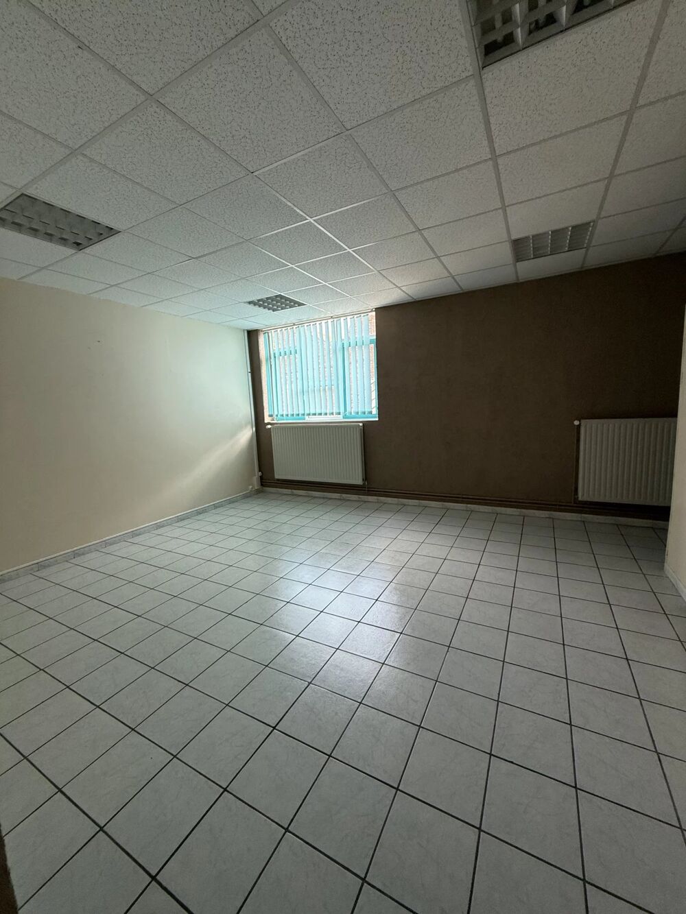  À LOUER : BUREAUX PROFESSIONNELS 126 m² + PARKING PRIVATIF ! Saint-quentin