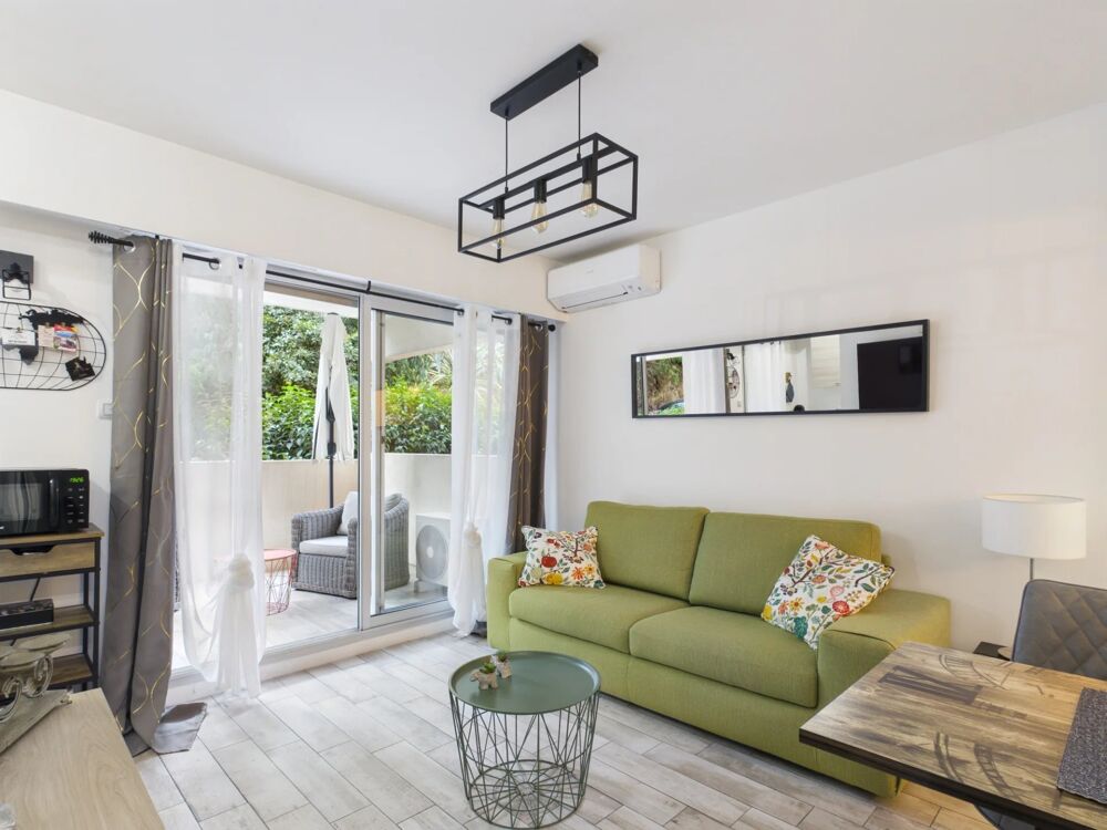 Location Appartement APPARTEMENT MEUBLÉ AVEC TERRASSE – NICE SAINTE-MARGUERITE – 26,6 Nice