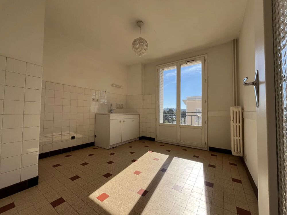 VALENCE FAVENTINES  Appartement T3 avec balcon, cave et garage