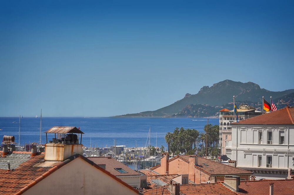 Vente Appartement Appartement 3 pièces au calme, dernier étage en plein centre de Cannes