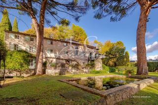  Villa à vendre 15 + pièces 640 m²