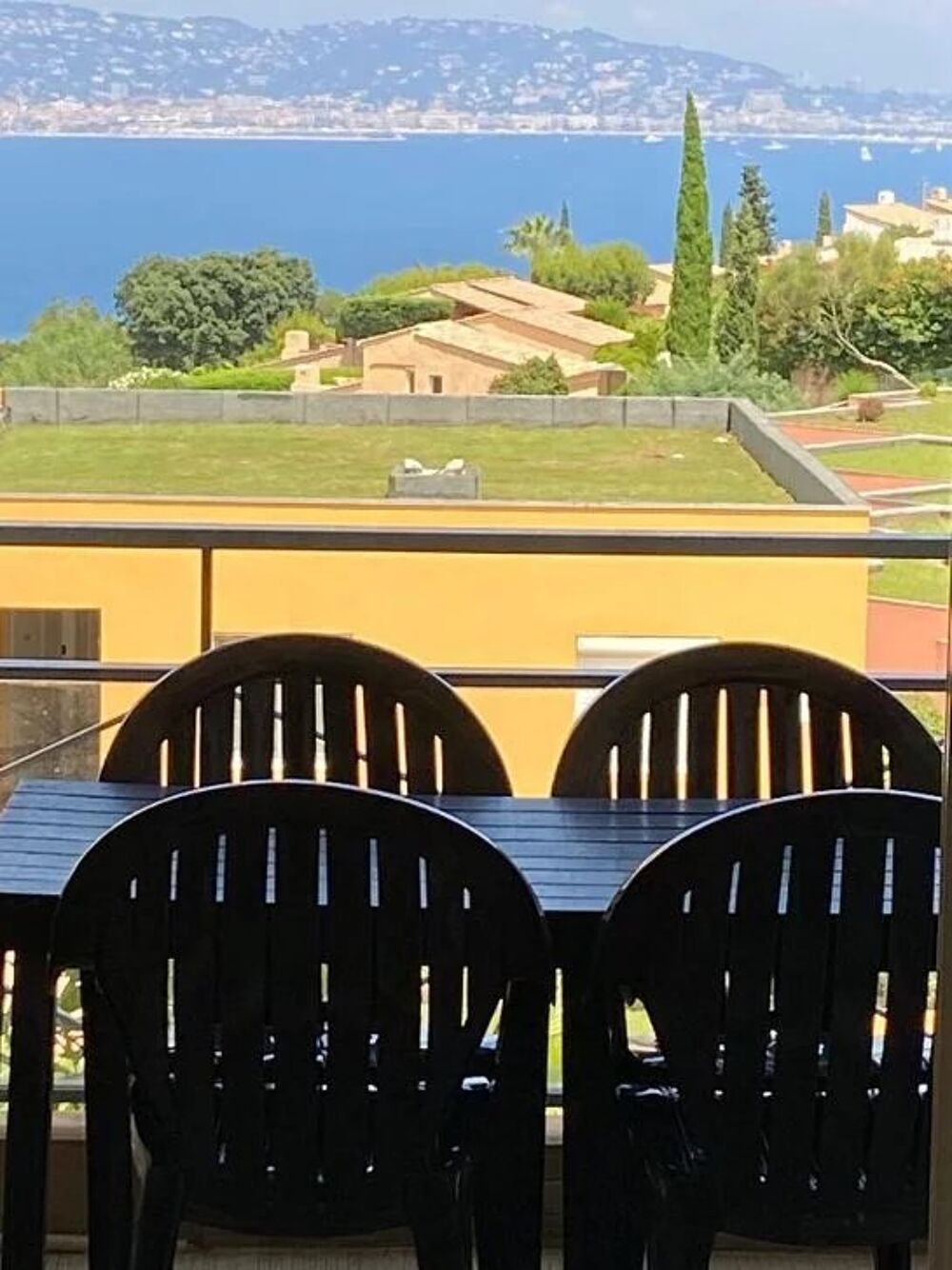 Location Appartement Deux pièces meublé de 33m² avec parking et terrasse de 8m² Théoule-sur-mer