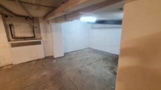  Parking / Garage à vendre 5 pièces 175 m²