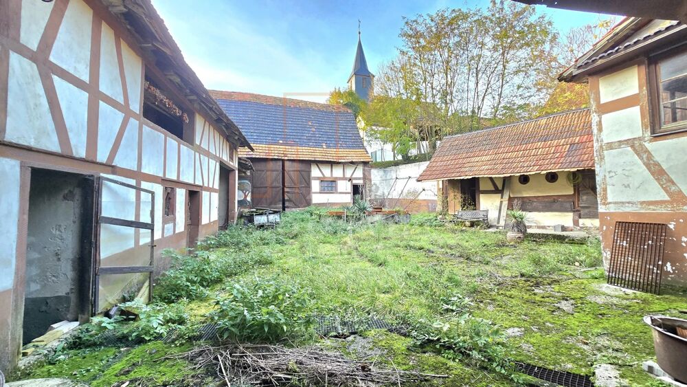 -- Beau potentiel pour ce corps de ferme à rénover avec un terra