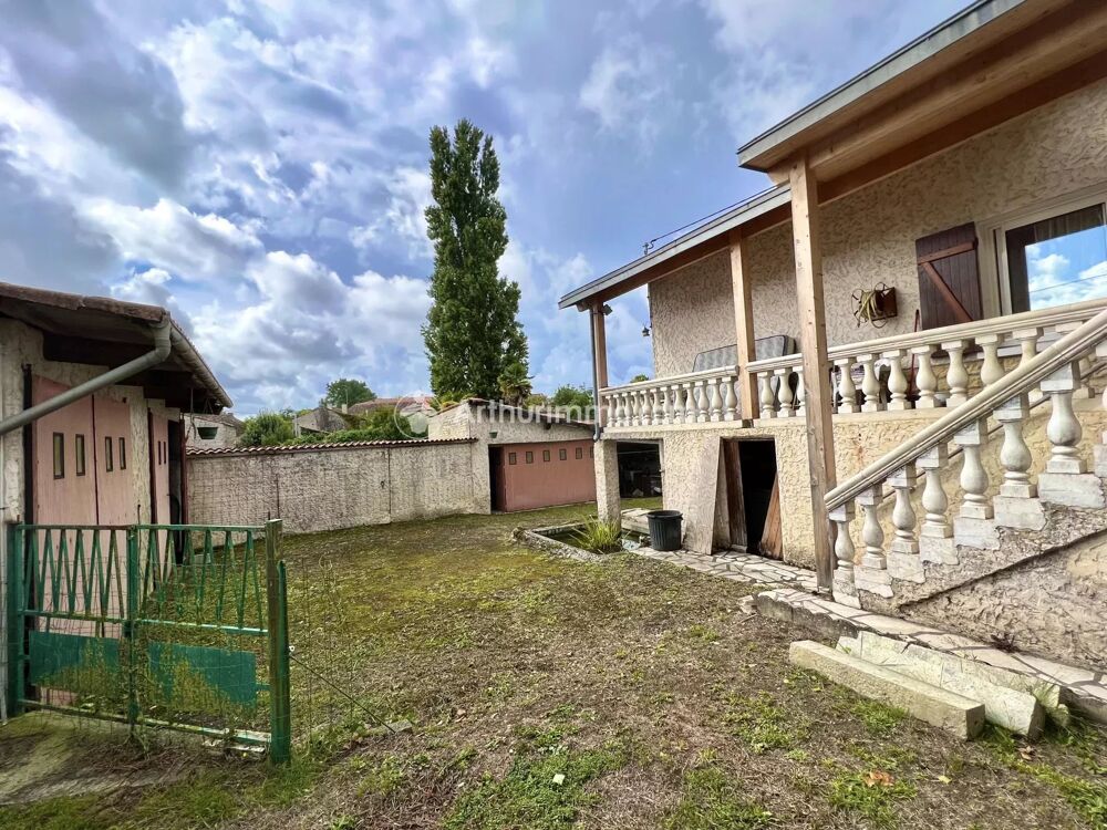 Vente Maison Maison familiale à rafraîchir au cœur du village Saint-séverin-sur-boutonne
