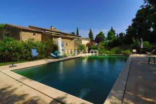  Villa à vendre 15 + pièces 750 m²