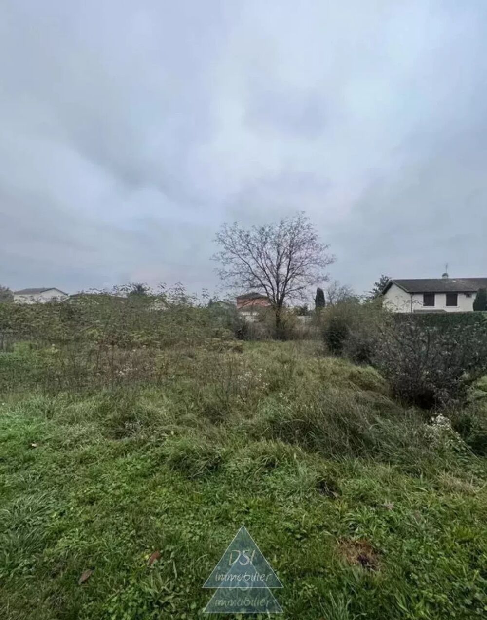 Vente Terrain Terrain constructible 660m² - Plat et sans vis à vis - Saint Mau Saint-maurice-de-gourdans