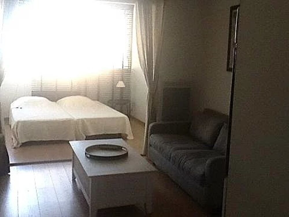 Location Appartement F1bis de 35m² au dernier étage avec parking Antibes