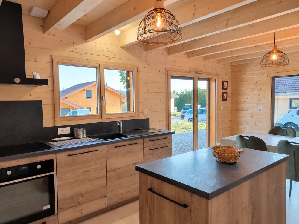 Vente Maison LAMOURA : Chalet récent de 2024 ouvert sur l'extérieur Lamoura