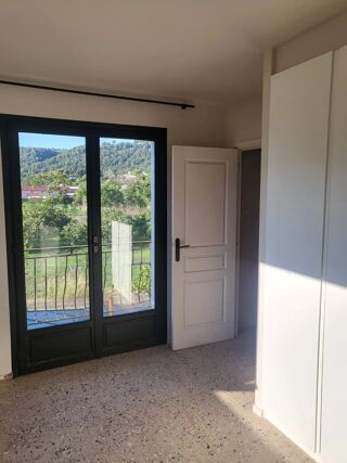 Location Appartement Trois pièces avec terrasse et 2 places de parking Gattières