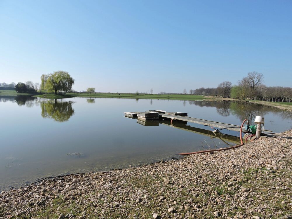 PROPRIETE AVEC ETANG 30 kms de Chalon