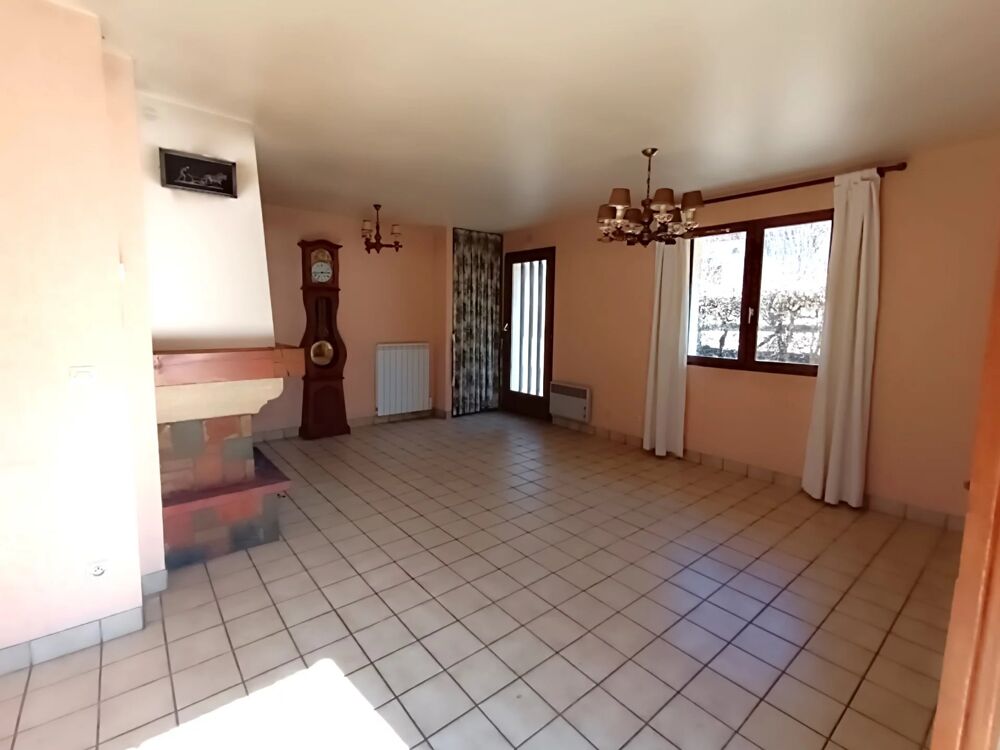 Maison de 113m2 au sol sur 1000m2 de terrain. Située dans un pe