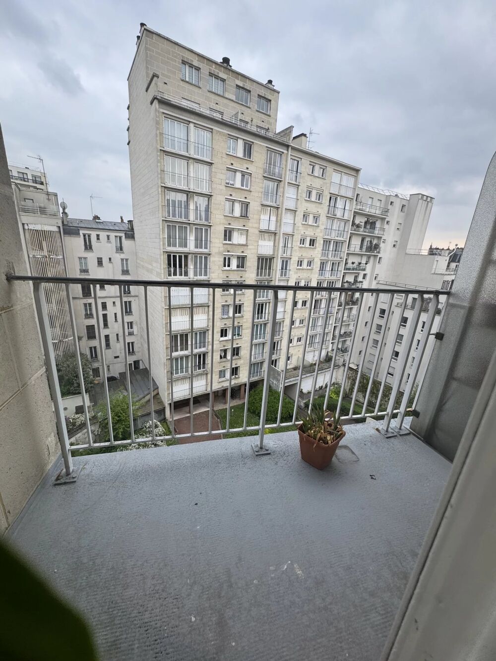 Vente Appartement 5 pièces deux balcons une terrasse deux parkings Paris 20