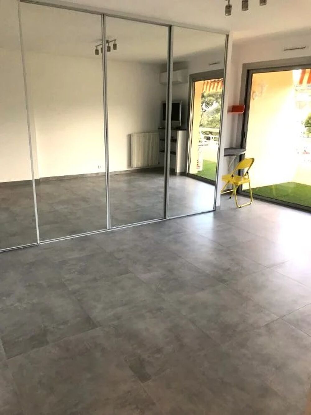 Location Appartement Charmant studio de 35m² avec terrasse et parking Le cannet