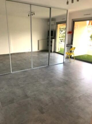 Location Appartement Charmant studio de 35m² avec terrasse et parking Le cannet