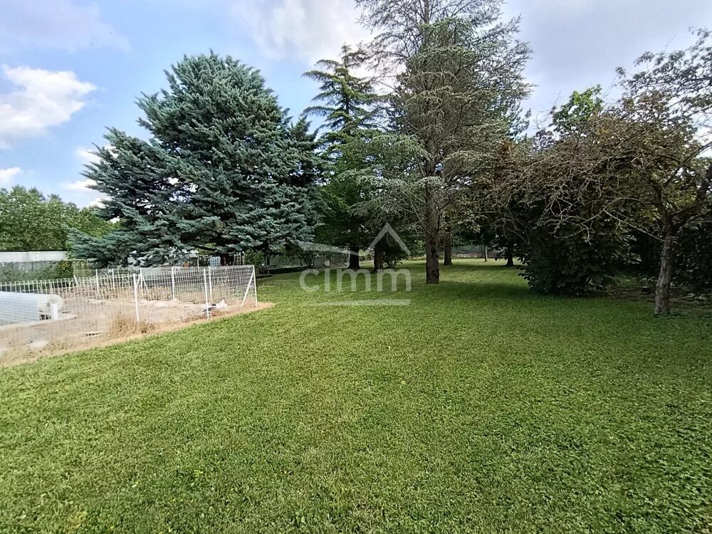 Maison Individuelle avec Jardin, Piscine et Garage