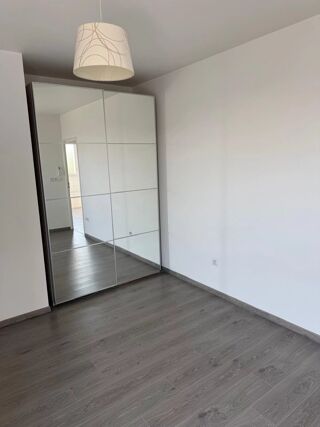  Appartement à louer 4 pièces 92 m²