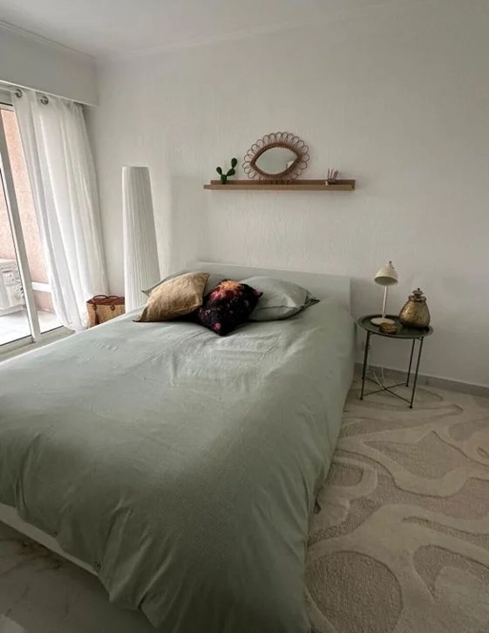 Location Appartement Trois pièces de 70m² avec terrasse de 30m² et un garage Antibes