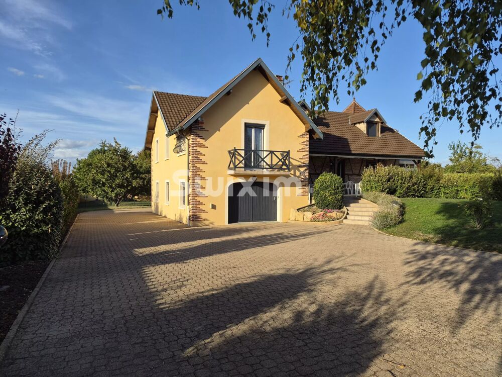 Magnifique propriété avec piscine à Feillens, 245 m²