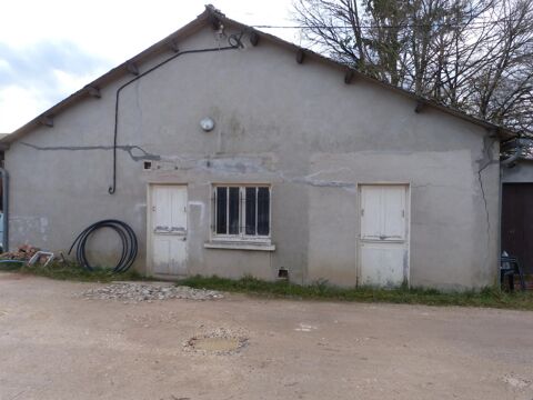   Neuvy sur Barngeon 18 : Entrepots à rénover 