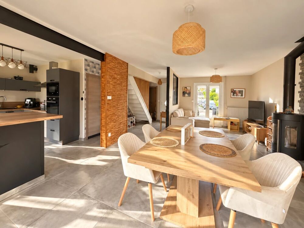 OUTREAU - MAISON SEMI MITOYENNE AVEC GARAGE ET JARDIN