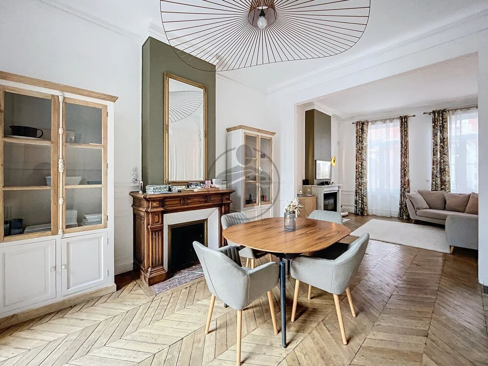 Maison Remicourt à deux pas des Champs Elysées !