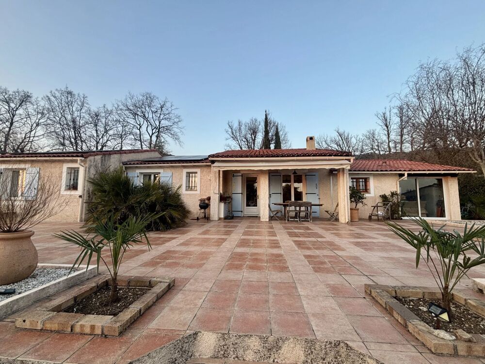 VILLA 5 chambres PLAIN-PIED AVEC PISCINE ET DÉPENDANCE DE 130 M²