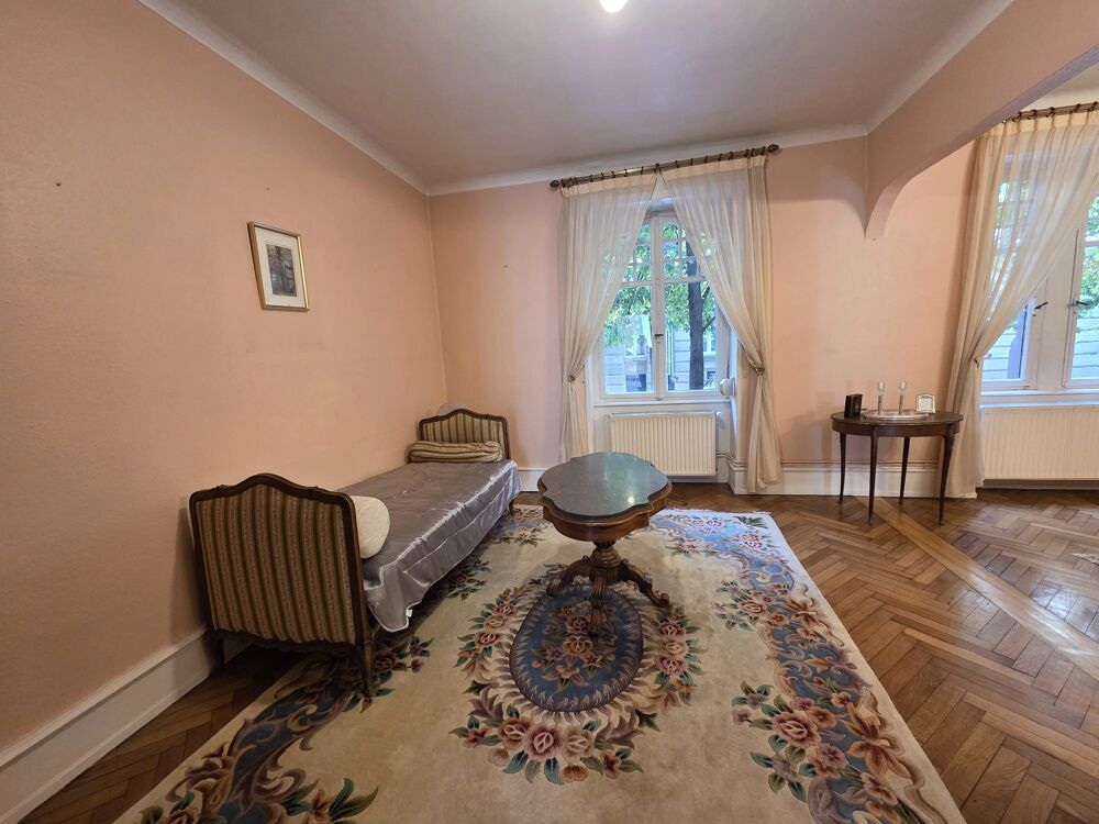 Contades, appartement 7 pièces de 153,7 m² avec balcon.