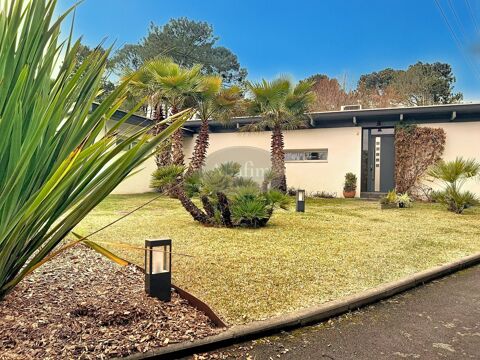   Maison d'architecte, plain-pied, piscine. Villa - 9 pi�ce(s) - 219 m�