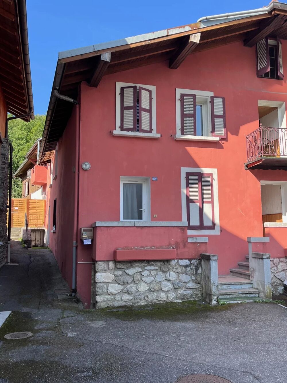 Vente Immeuble AIGUEBLANCHE (73260) – MAISON D'INVESTISSEMENT DIVISÉE EN 8 LOGE Aigueblanche