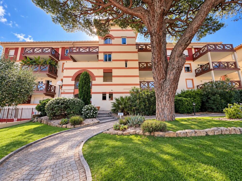 PORT FRÉJUS - STUDIO AVEC CHAMBRE FERMÉE, TERRASSE ET VUE SUR LE