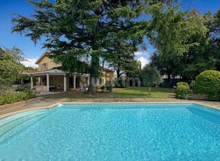  Maison  vendre 8 pices 243 m