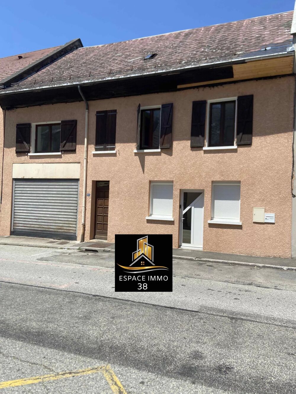 Maison mitoyenne de 185 m² composée de deux appartements ,jardin