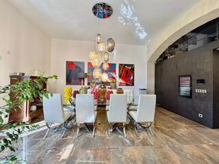  Villa  vendre 7 pices 320 m