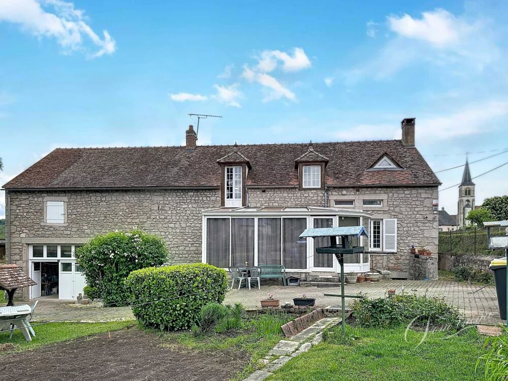 En exclusivité: Maison de campagne en pierres au coeur de la camp