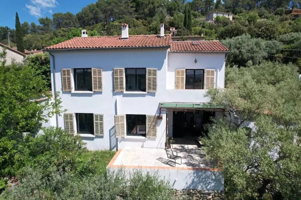 Cotignac : jolie bastide provençale à pied du centre ville
