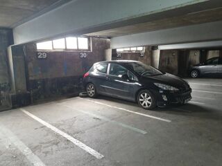  Parking / Garage à louer 1 pièce 10 m²