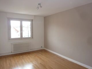  Appartement à louer 3 pièces 96 m²