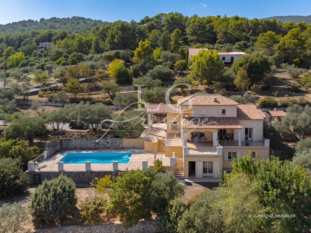 Villa provençale avec vue imprenable sur oliviers et roses sauva