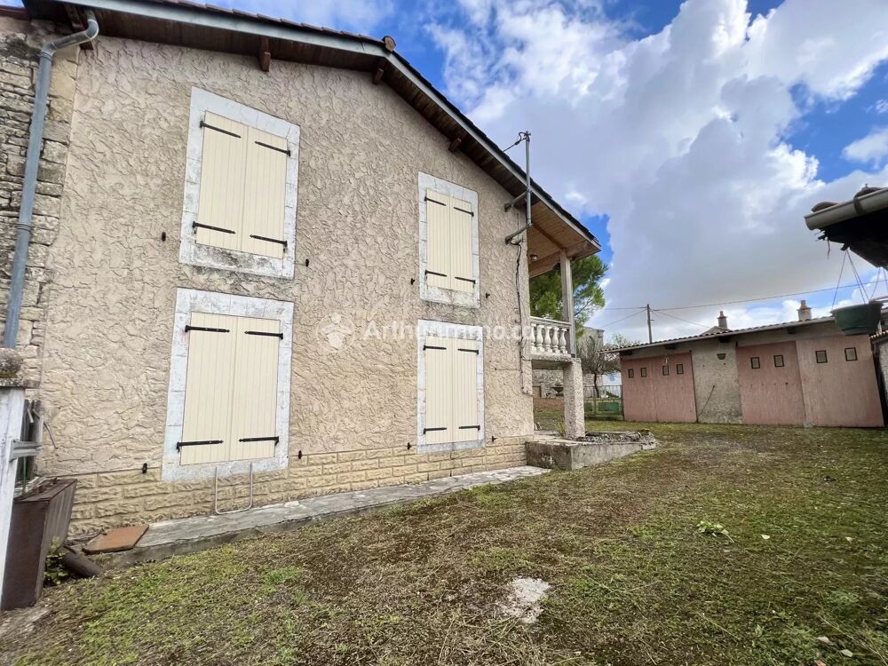 Vente Maison Maison familiale à rafraîchir au cœur du village Saint-séverin-sur-boutonne