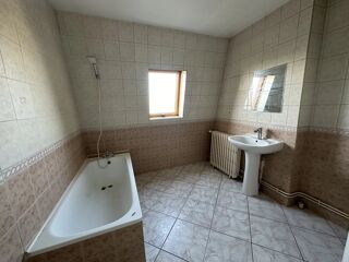  Appartement à louer 3 pièces 82 m²