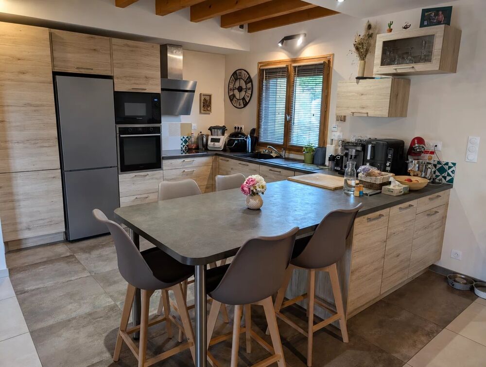 EXCLUSIVITÉ - VILLA FAMILIALE AVEC GRAND TERRAIN