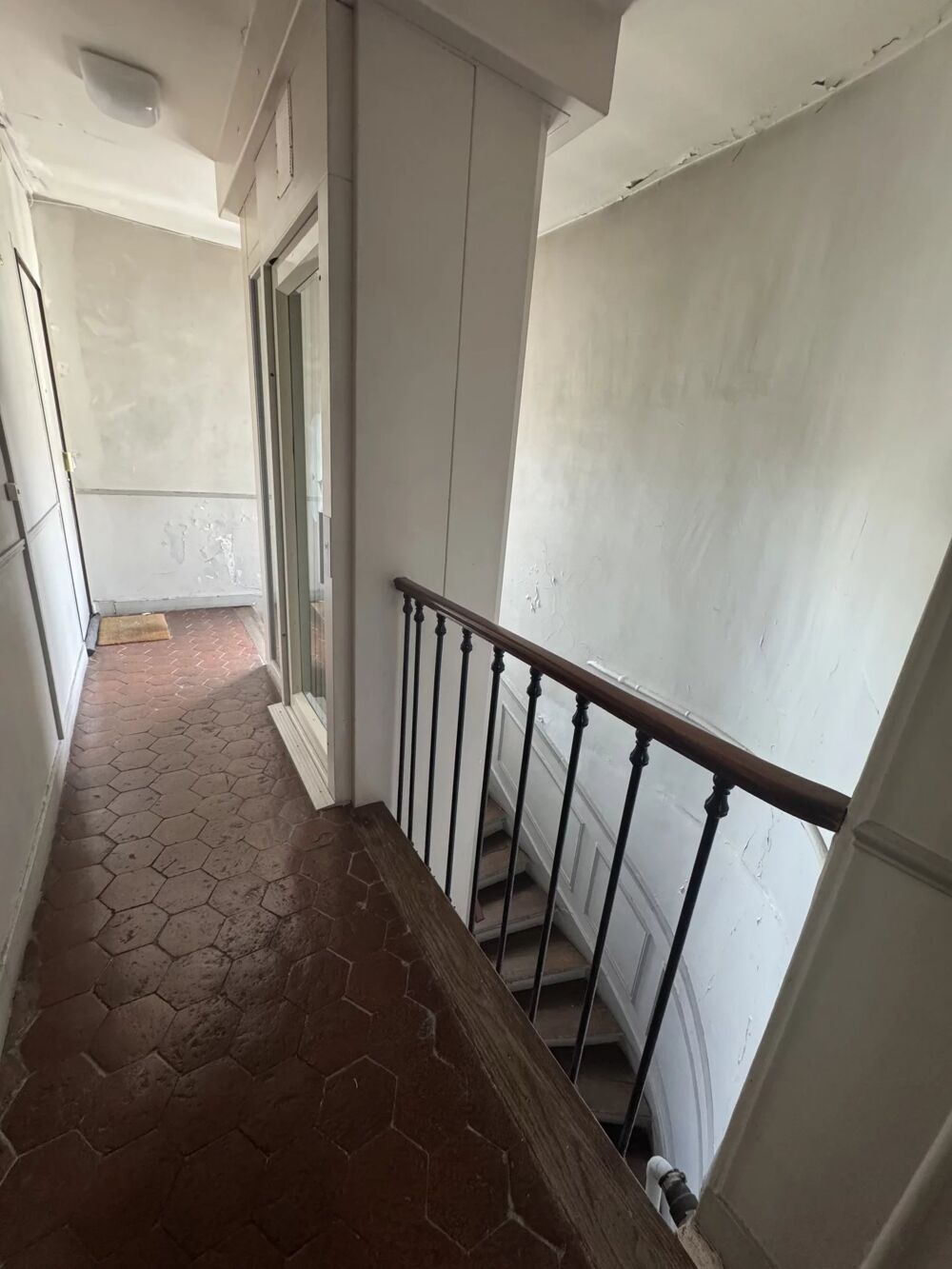 Vente Appartement 3 pièces enterement rénové, dernier étage avec ascenseur et 4 ba Paris 10